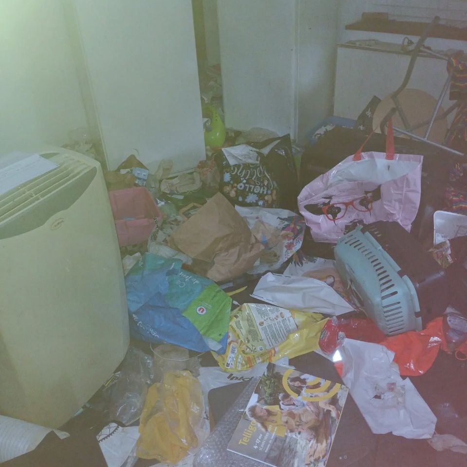 État initial du logement abandonné à Mazamet avant débarras