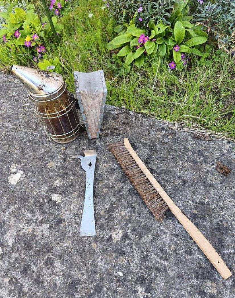 Matériel apicole utilisé pour la récupération d'un essaim d'abeilles